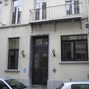 https://georges-v.brusselshotelsbook.com