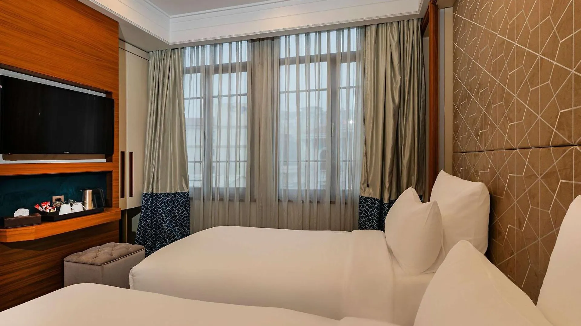 Mercure Istanbul Sirkeci 4*,